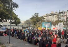 Reclamando al Ministerio de Desarrollo Social por los compromisos incumplidos