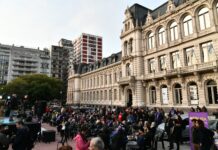 Festival de lucha y acuerdo en la revisión mensual paritaria de docentes universitarios